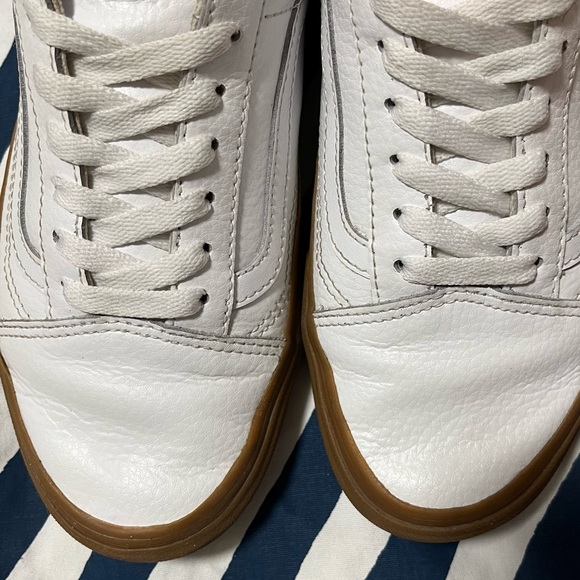 VANS Old Skool White Leather Gumsole (Unisex) - Picture 4 of 9